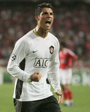 Load image into Gallery viewer, Manchester United Away 06/07 Retro