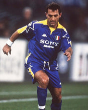 Load image into Gallery viewer, Juventus Away 95/96 Retro