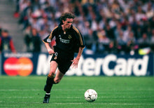 Load image into Gallery viewer, Real Madrid Away 99/00 Retro (ON-HAND)
