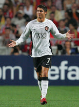 Load image into Gallery viewer, Manchester United Away 06/07 Retro