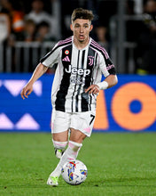 Load image into Gallery viewer, Juventus Home 25/26 (Player's Version)