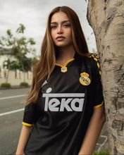Load image into Gallery viewer, Real Madrid Away 99/00 Retro (ON-HAND)
