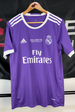 Load image into Gallery viewer, Real Madrid Away 16/17 Retro