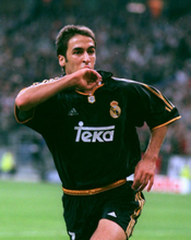 Load image into Gallery viewer, Real Madrid Away 99/00 Retro (ON-HAND)