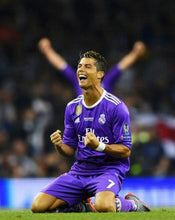 Load image into Gallery viewer, Real Madrid Away 16/17 Retro