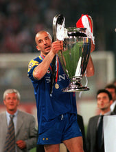 Load image into Gallery viewer, Juventus Away 95/96 Retro