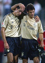 Load image into Gallery viewer, Bayern Munich Away 04/05 Retro