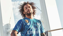 Load image into Gallery viewer, Real Madrid Third 17/18 Retro