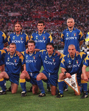 Load image into Gallery viewer, Juventus Away 95/96 Retro