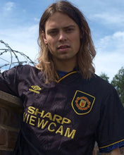 Load image into Gallery viewer, Manchester United Away 93/95 Retro