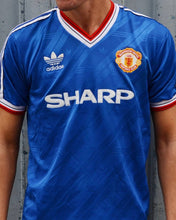 Load image into Gallery viewer, Manchester United Third 86/88 Retro