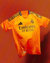 Load image into Gallery viewer, Real Madrid Away 24/25 (Women's Size)