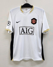 Load image into Gallery viewer, Manchester United Away 06/07 Retro