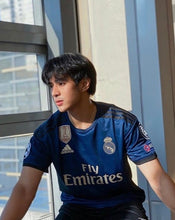 Load image into Gallery viewer, Real Madrid 19/20 Away (ON-HAND)