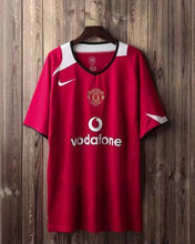 Load image into Gallery viewer, Manchester United Home 04/06 Retro