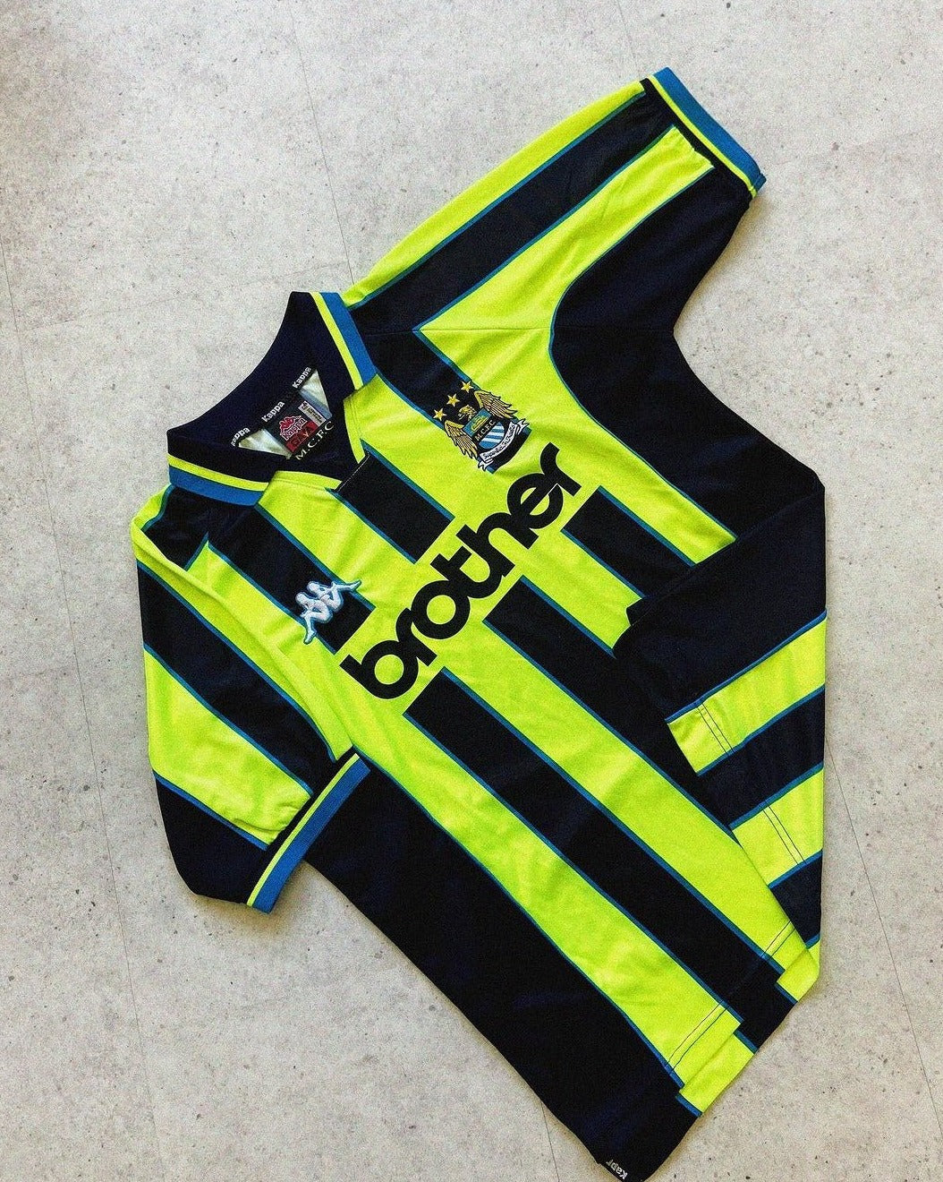 ウェア Manchester City 98/99 Away Manchester City 1998/99 Away Jersey – Retros League