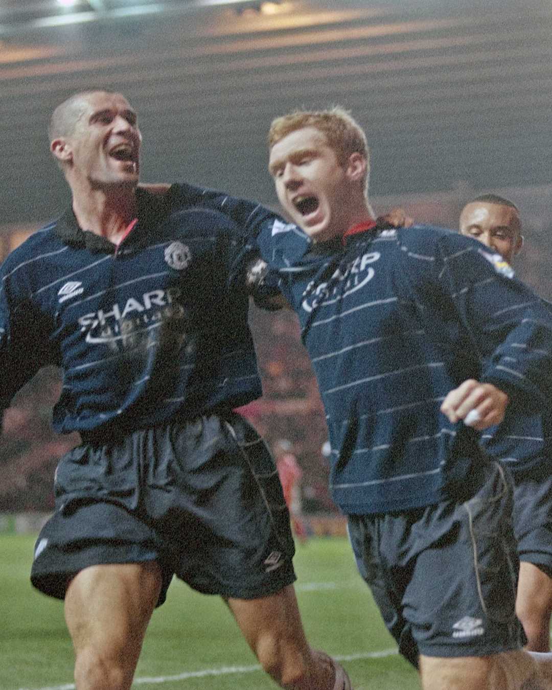 Manchester United Away 99/00 Retro – Downfield