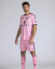 Load image into Gallery viewer, Manchester United Third Goalkeeper 25/26
