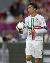 Load image into Gallery viewer, Portugal Away 12/13 Retro
