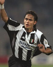 Load image into Gallery viewer, Juventus Home 97/98 Retro
