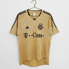 Load image into Gallery viewer, Bayern Munich Away 04/05 Retro
