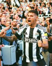 Load image into Gallery viewer, Newcastle United Home 25/26 (Player&#39;s Version)
