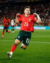 Load image into Gallery viewer, Portugal Home 25/26 (Player&#39;s Version)
