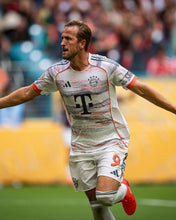 Load image into Gallery viewer, Bayern Munich Away 25/26 (Player&#39;s Version)
