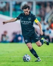 Load image into Gallery viewer, Manchester City Away 25/26 (Player&#39;s Version)
