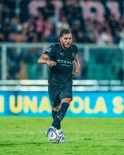 Load image into Gallery viewer, Manchester City Away 25/26 (Player&#39;s Version)
