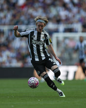 Load image into Gallery viewer, Newcastle United Home 25/26 (Player&#39;s Version)
