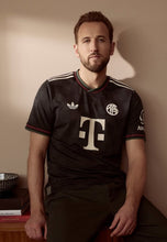 Load image into Gallery viewer, Bayern Munich Third 25/26
