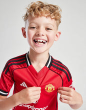 Load image into Gallery viewer, Manchester United Home 25/26 (Kid&#39;s Size)
