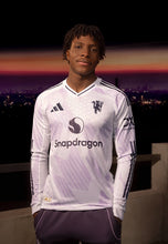 Load image into Gallery viewer, Manchester United Away Long Sleeves 25/26
