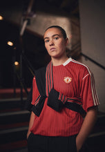 Load image into Gallery viewer, Manchester United Terrace Icons 24/25
